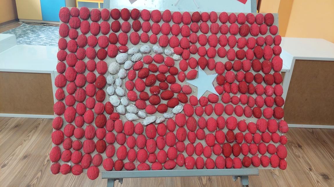Cumhuriyetin Yüzüncü Yılında Ceviz Kabuğundan Türk Bayrağı Yapımı